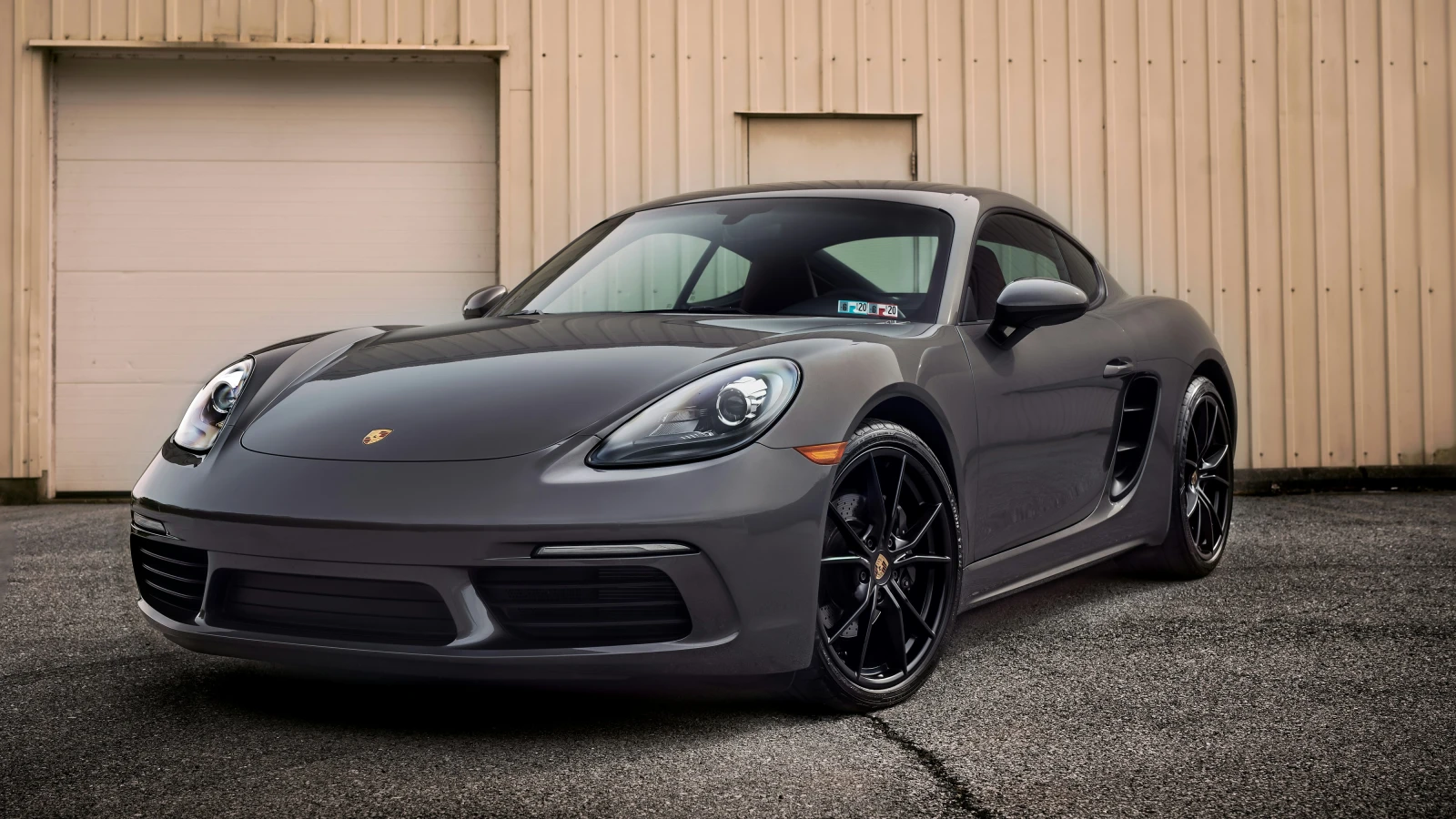 Black Porsche 911 luxury sports car rental in Bergamo for special occasions and weddings